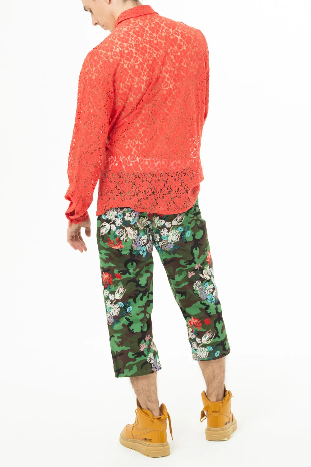 Cropped pants in printed military-inspired fabric