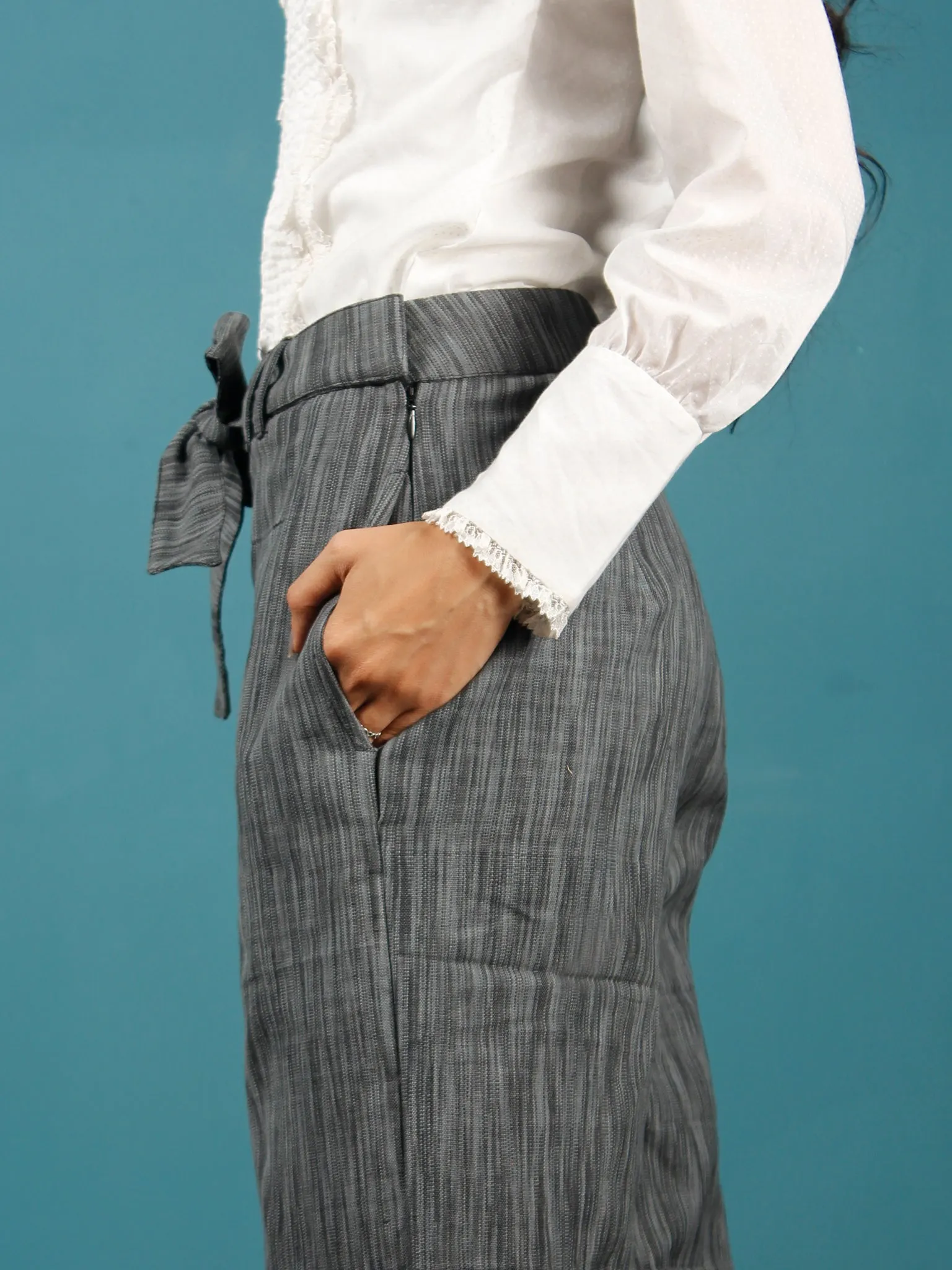 Grey Black Hand Woven Ikat Culottes Trousers With Belt- T032F1245