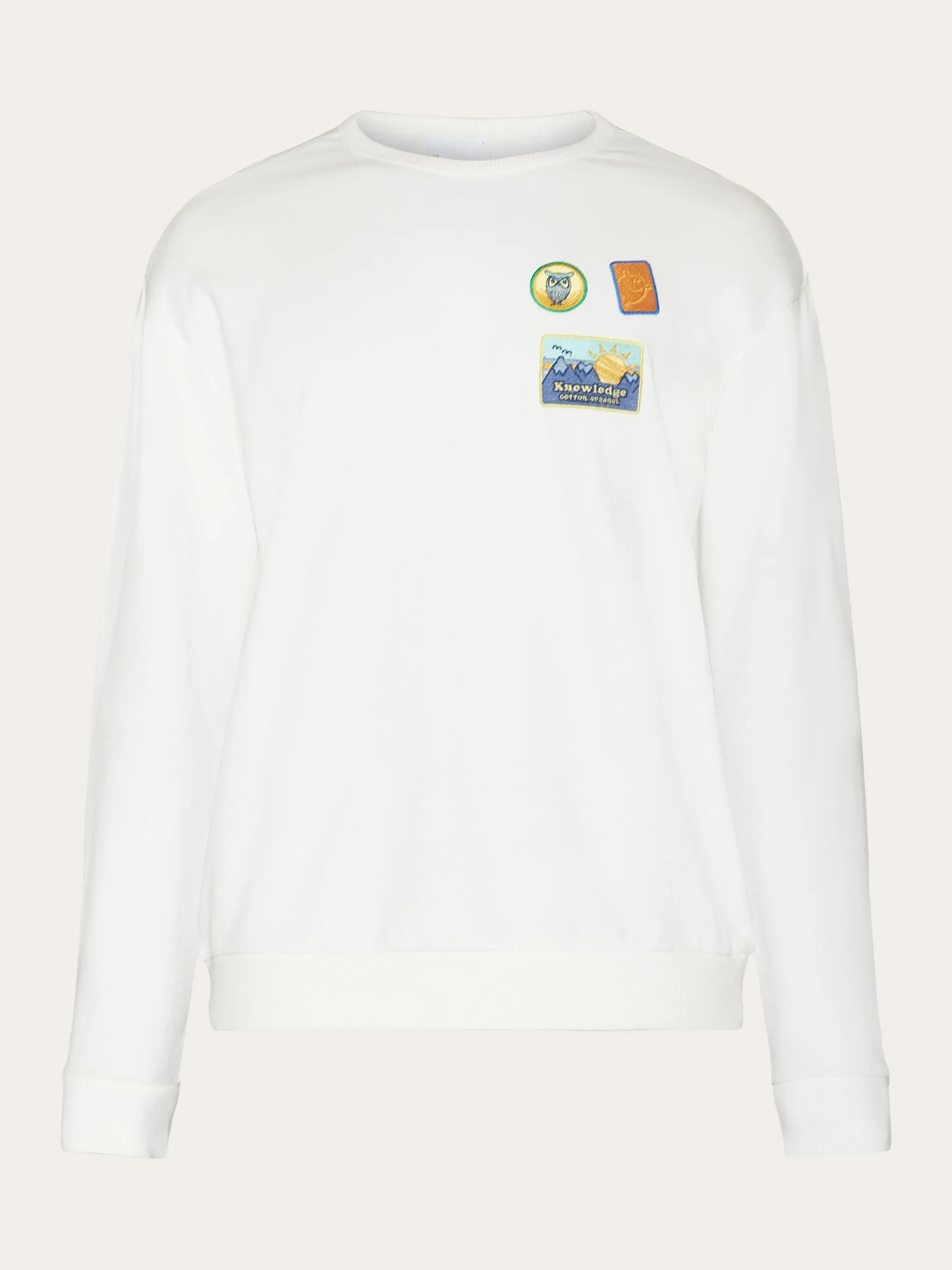 Loose fit crew sweat with badge embr - GOTS/Vegan - Egret