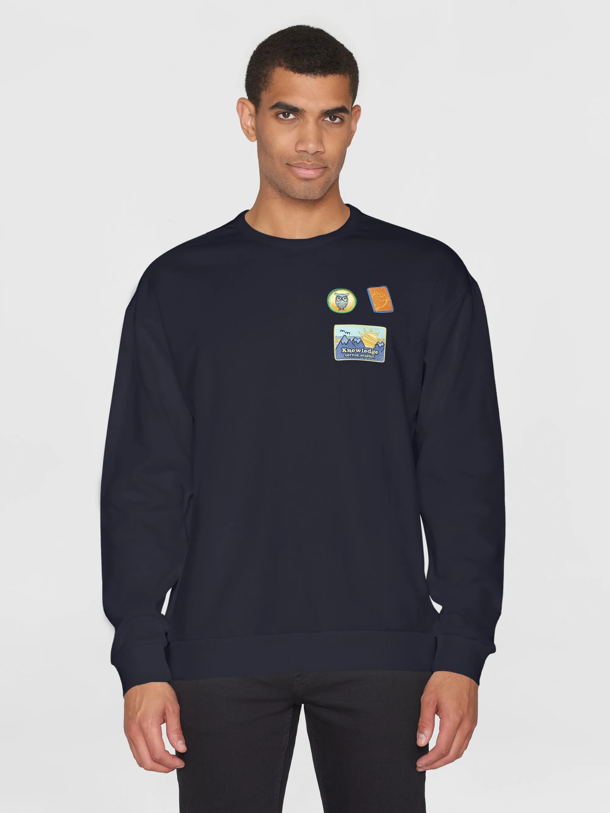 Loose fit crew sweat with badge embr - GOTS/Vegan - Night Sky