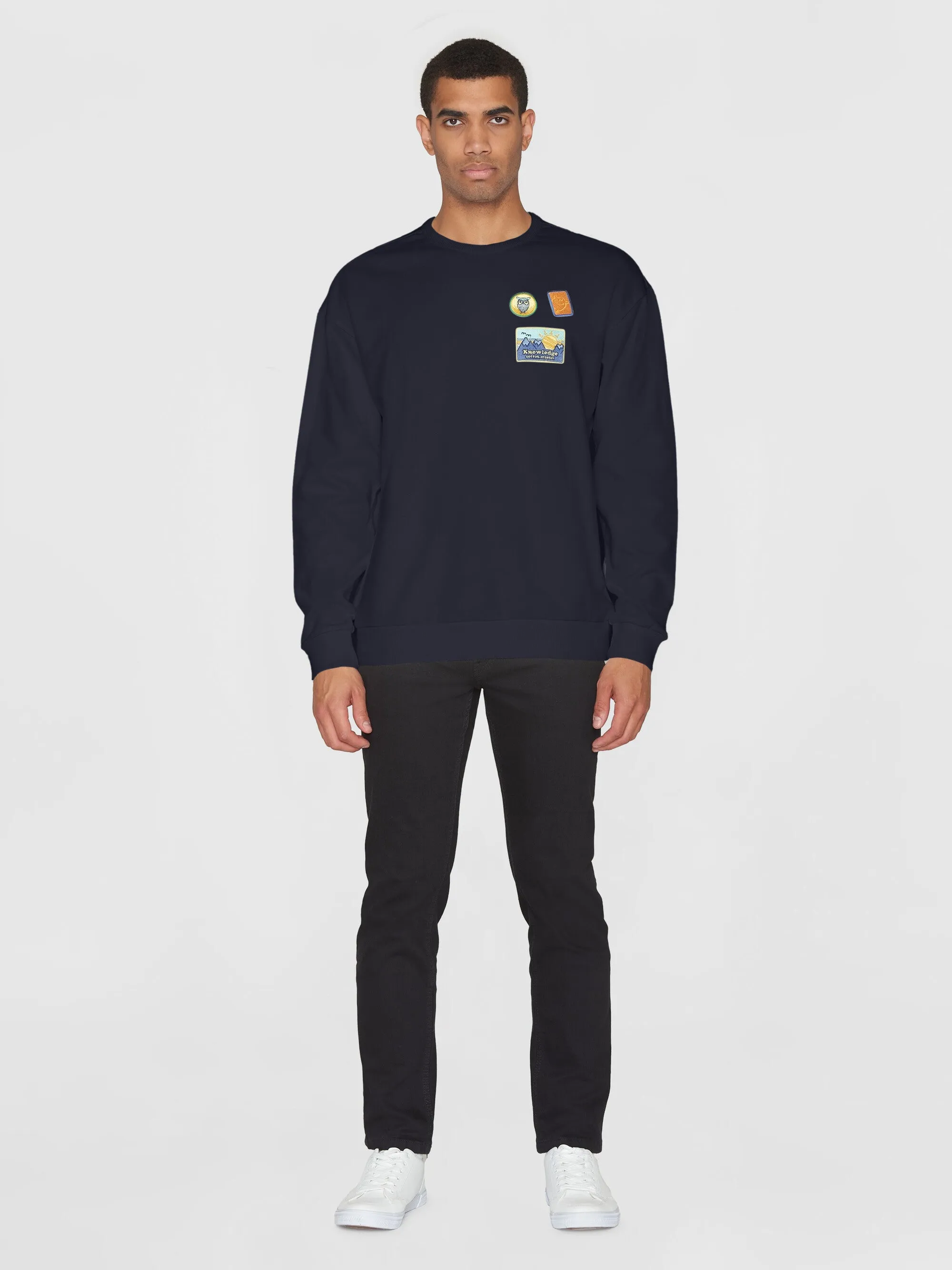 Loose fit crew sweat with badge embr - GOTS/Vegan - Night Sky