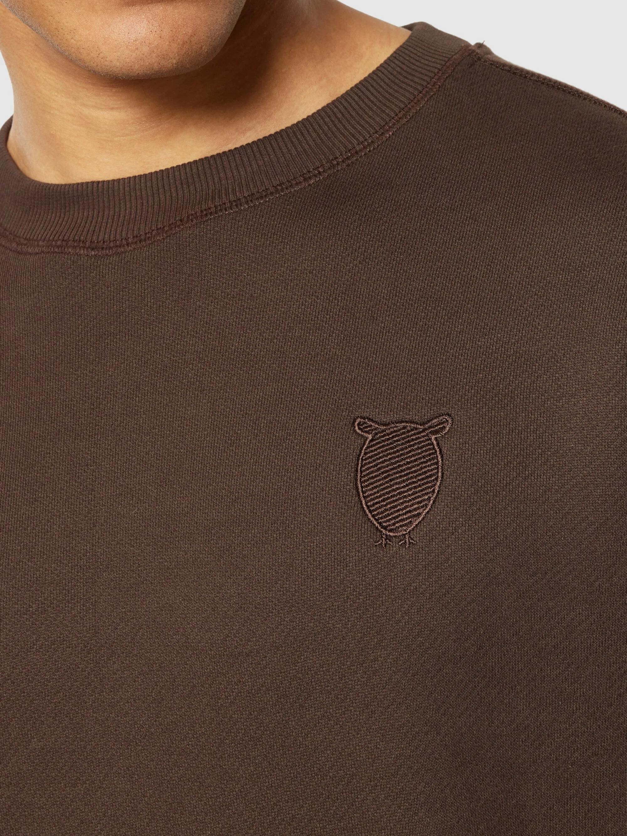 Loose fit sweat with embroidery at chest - Demitasse (brown)