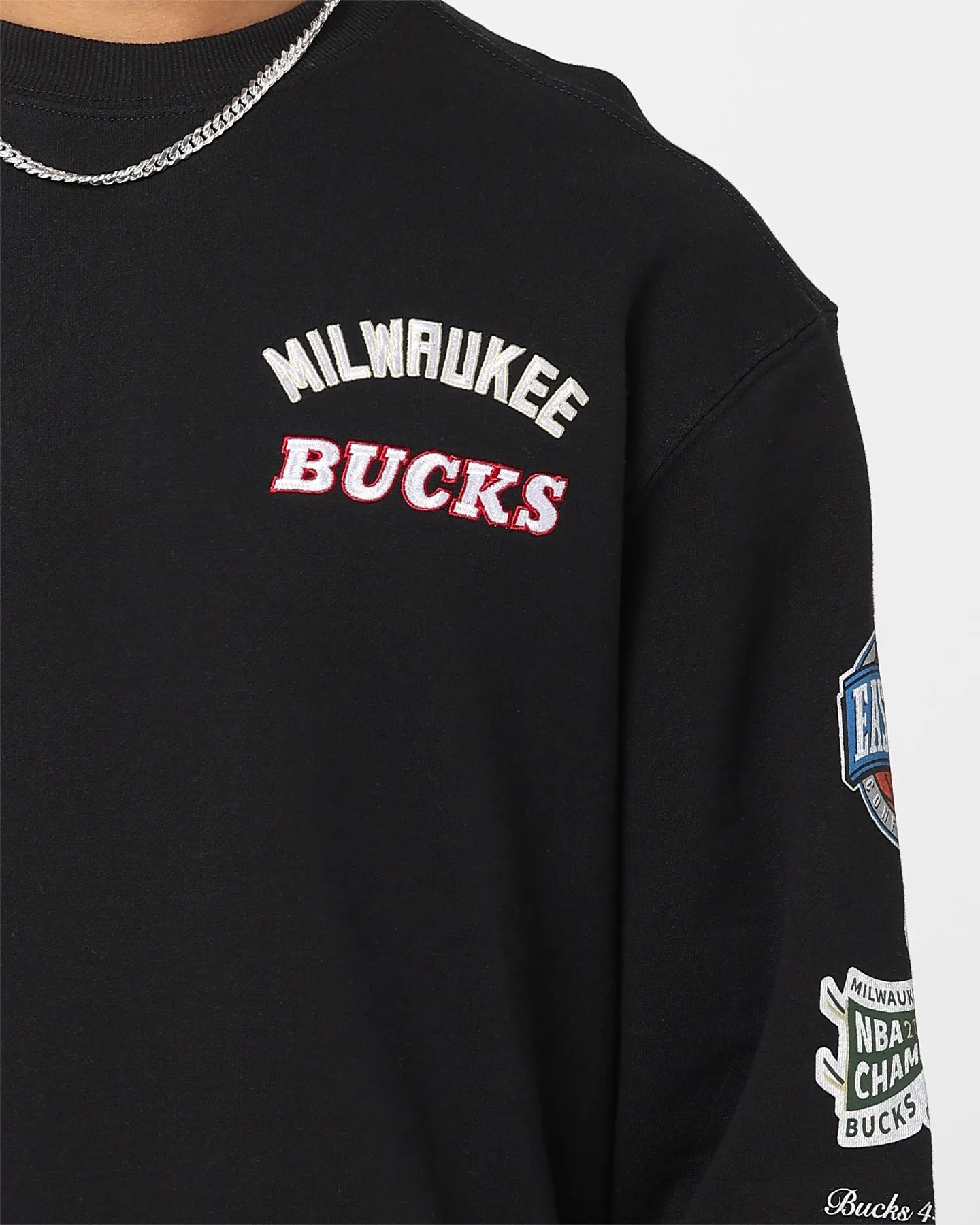 Mitchell & Ness Milwaukee Bucks Conference Crewneck Black