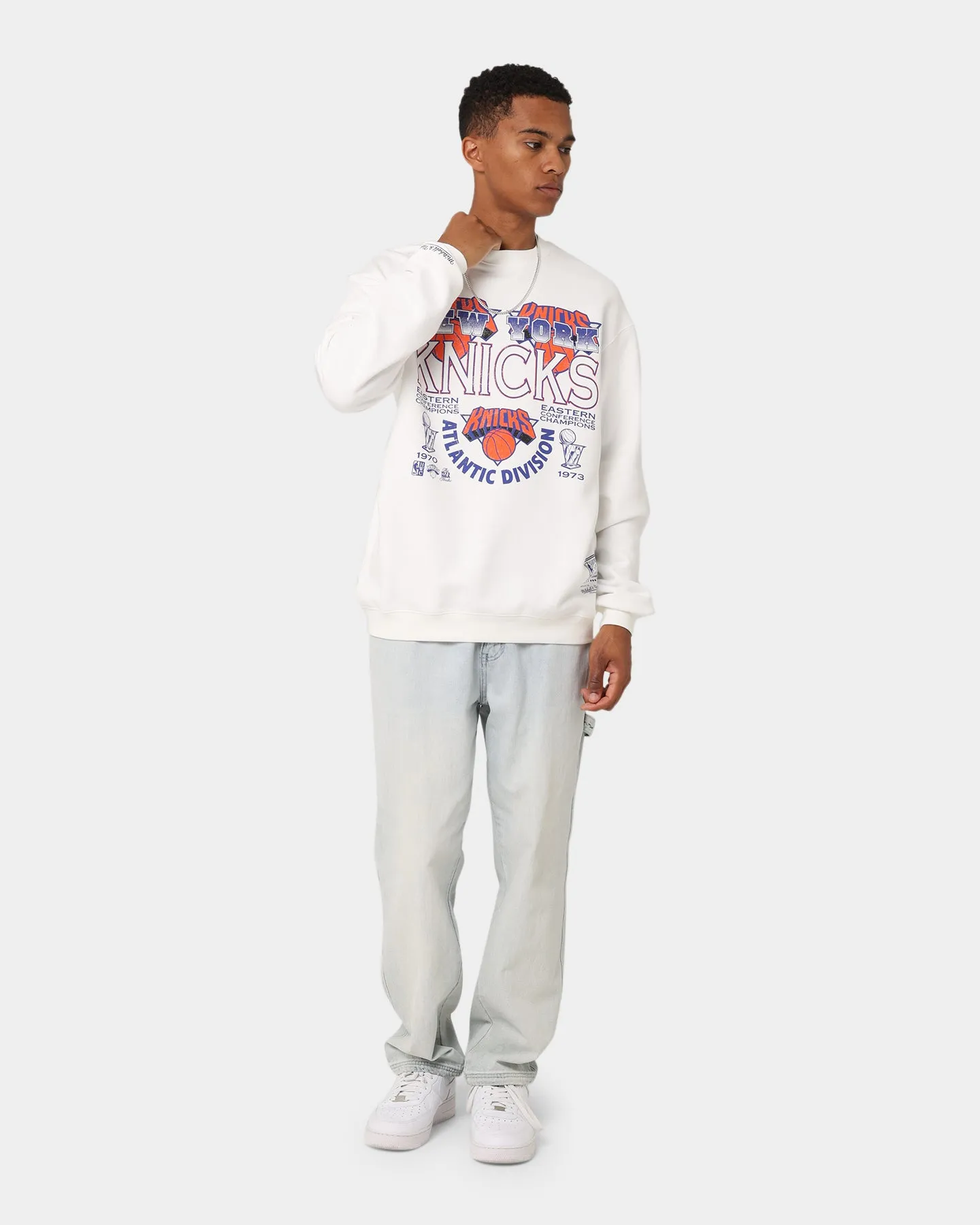 Mitchell & Ness New York Knicks Division Champions Crewneck Vintage White