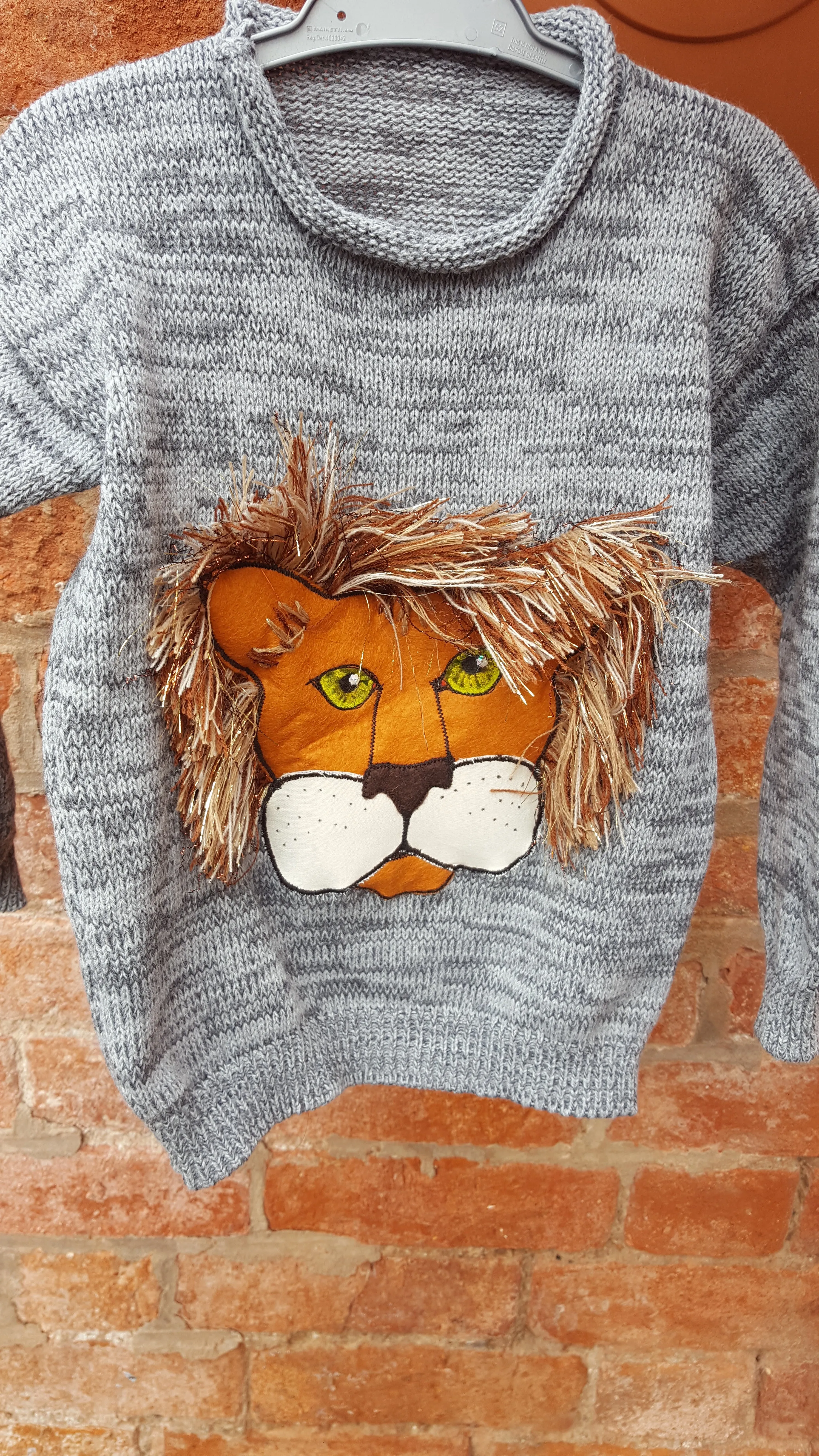 Rory Lion "Roar~y" lion jumper applique child's sweater age 5-6 boy or girl