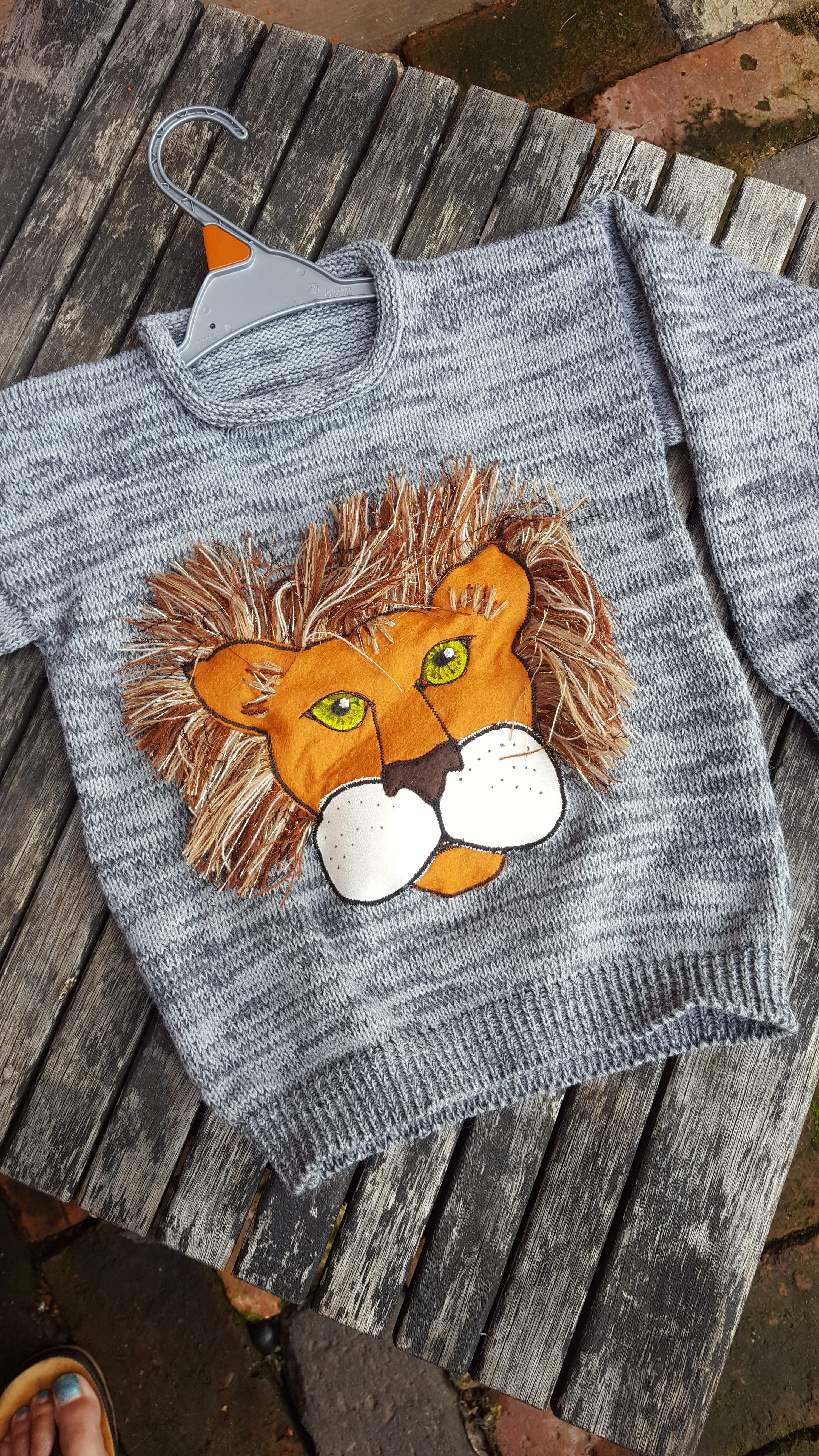 Rory Lion "Roar~y" lion jumper applique child's sweater age 5-6 boy or girl