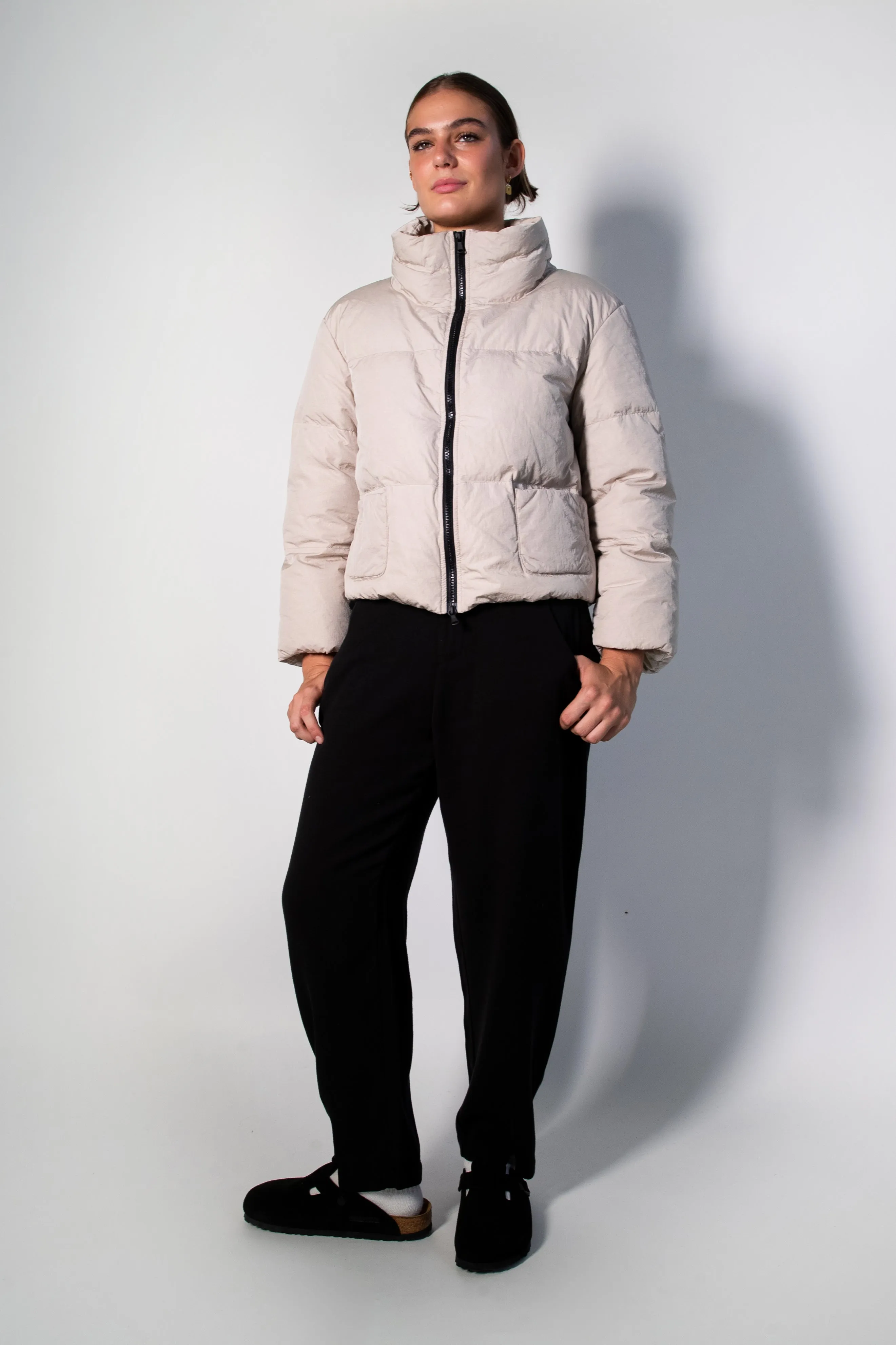 Transit Par Such cropped Puffer Jacket in Sand