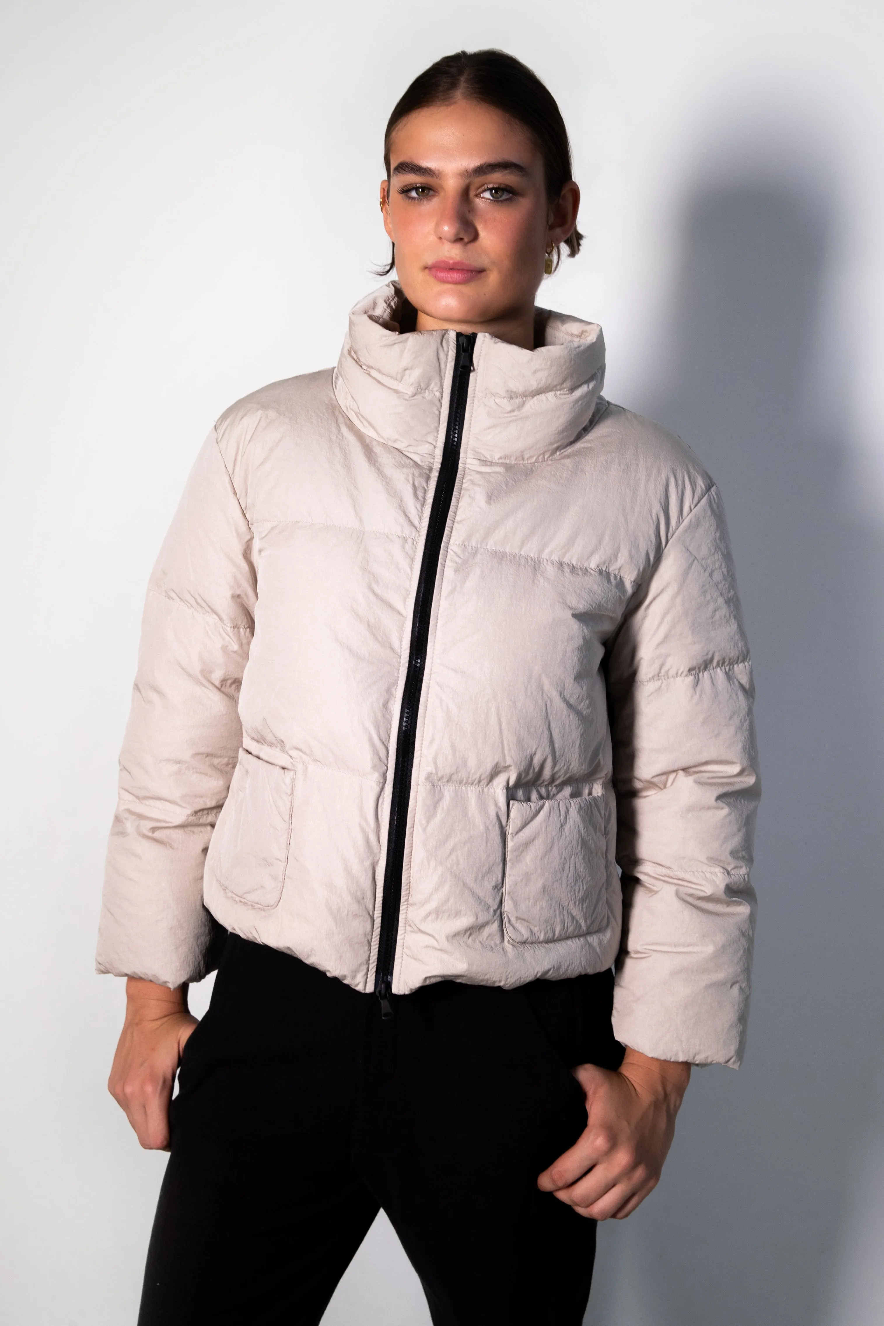 Transit Par Such cropped Puffer Jacket in Sand